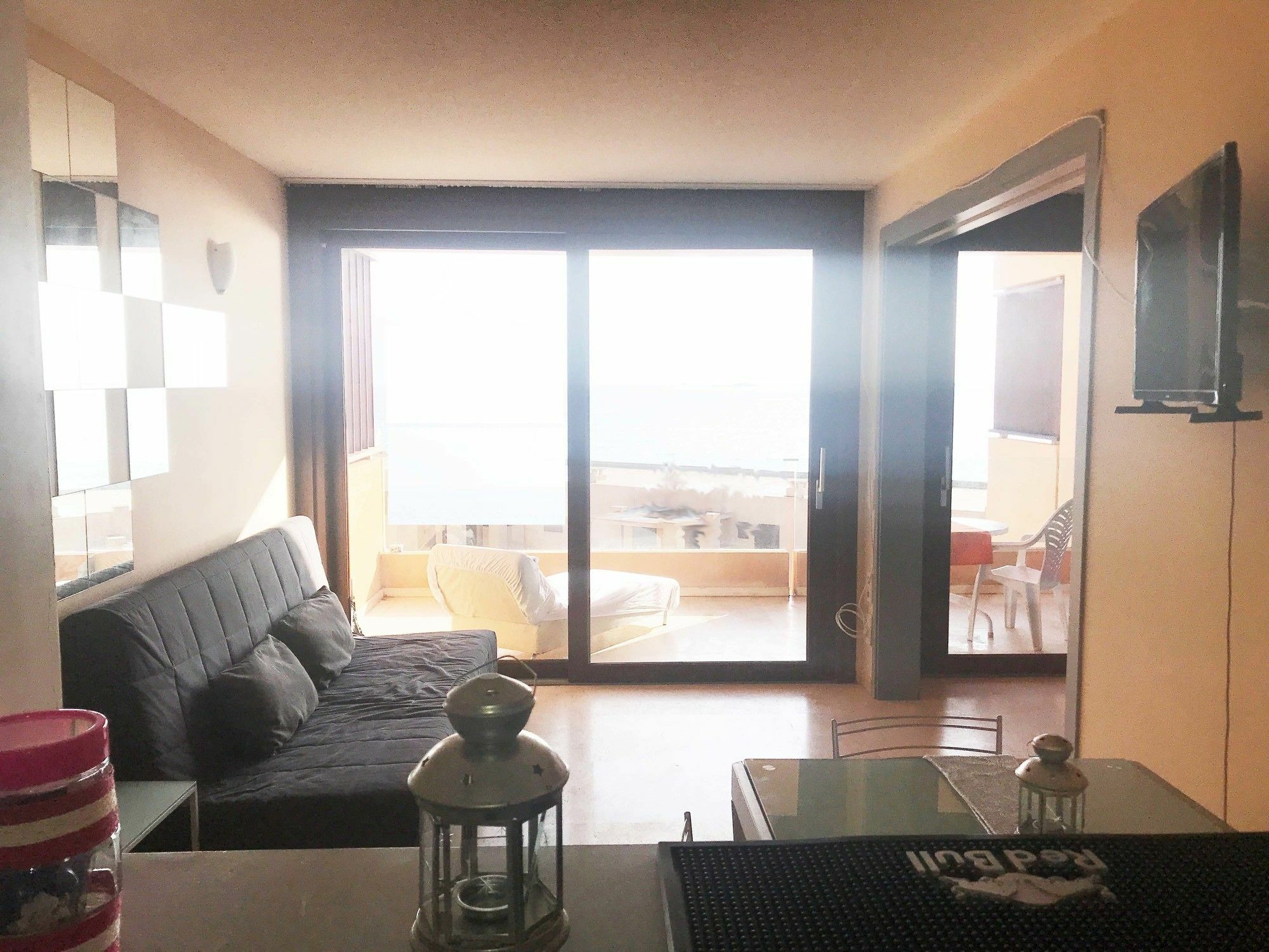 Apartment White Aparts