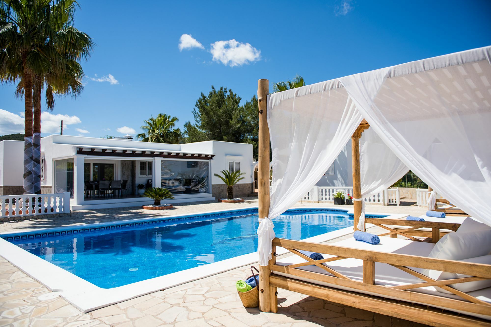 Rosa Villa San Antonio (Ibiza)