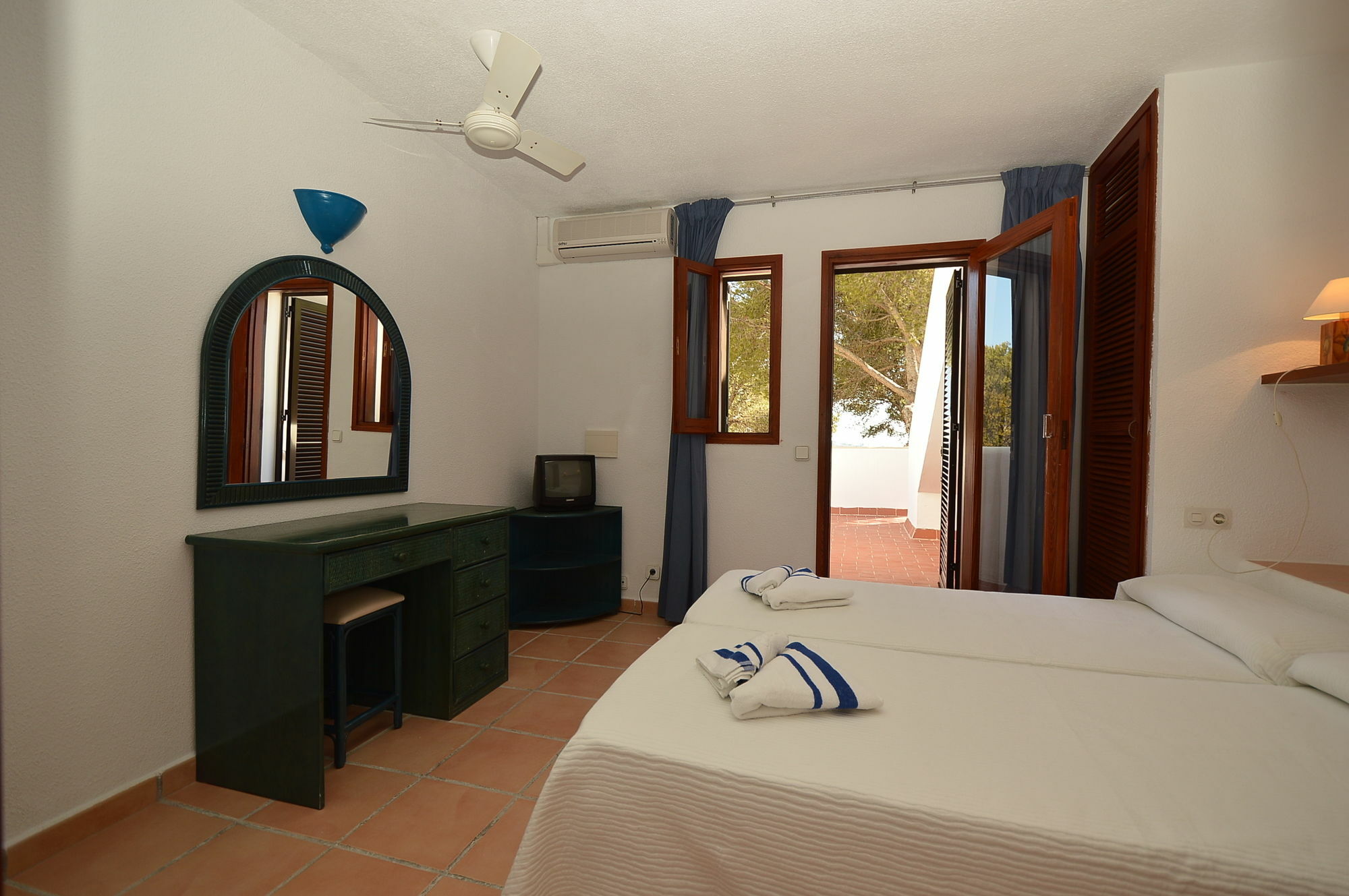 Hotel Club Cala Azul 3*