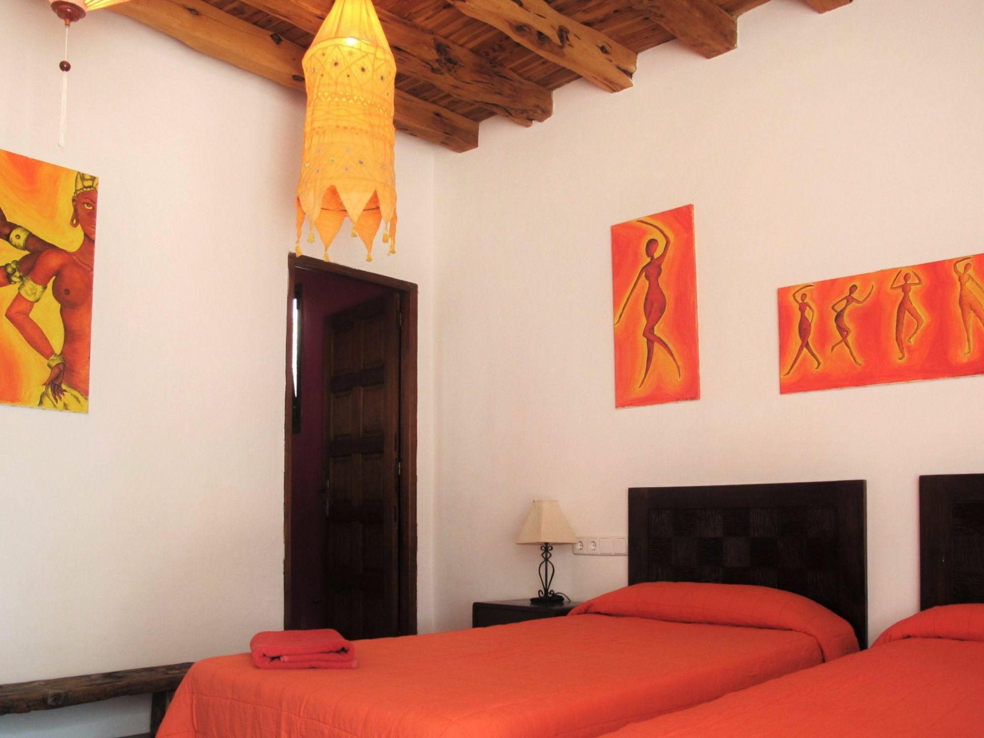 Weedy Villa San Antonio (Ibiza)