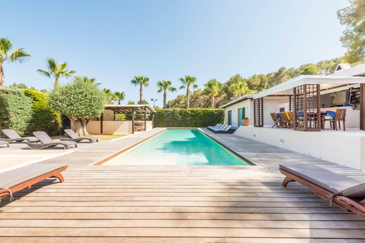 Oasis Complex Villa Cala Llonga (Ibiza)