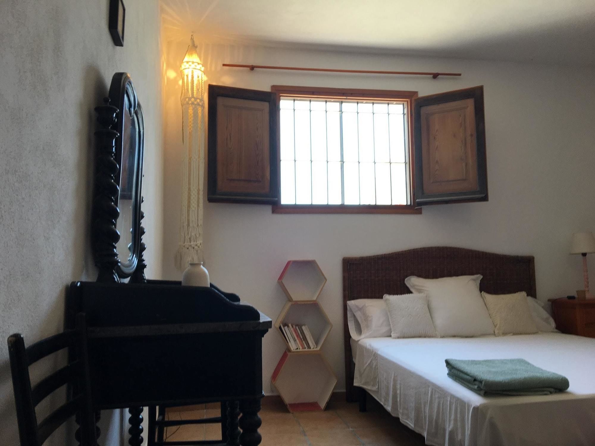 House With 5 Bedrooms In Ibiza, With Wonderful Mountain View, Private Apartment Sant Antoni de Portmany