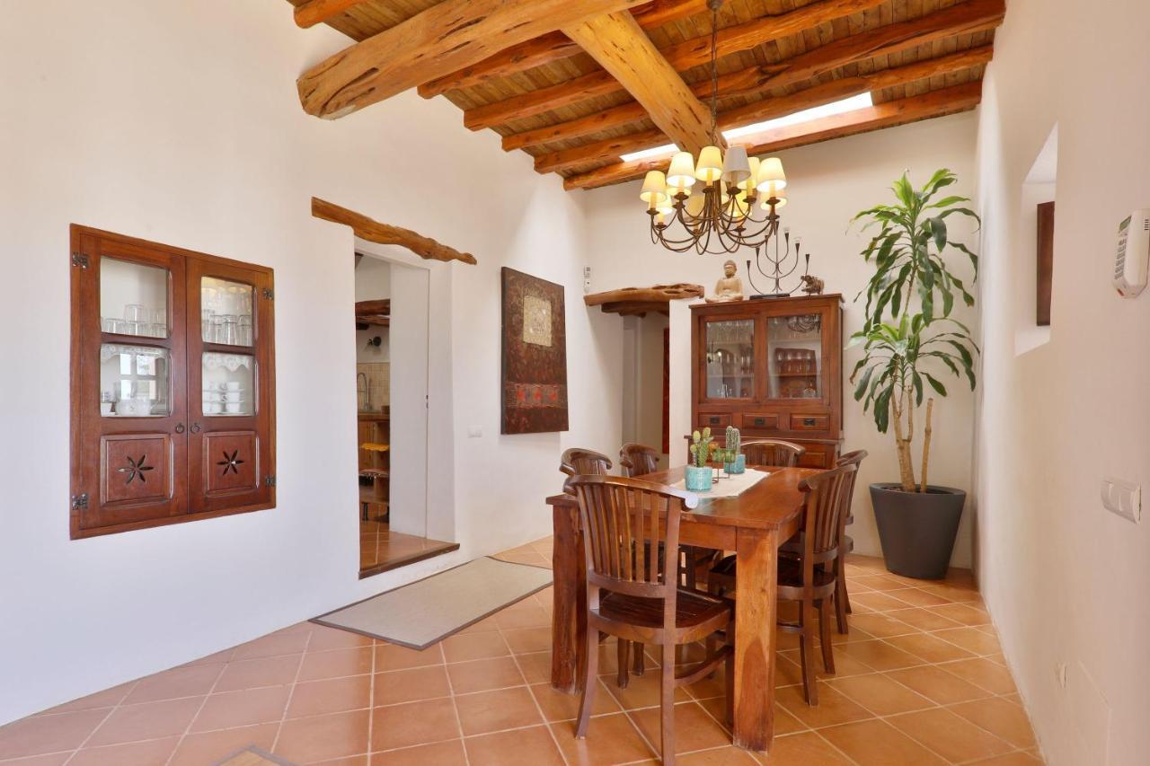 Caseres Villa Santa Eularia des Riu