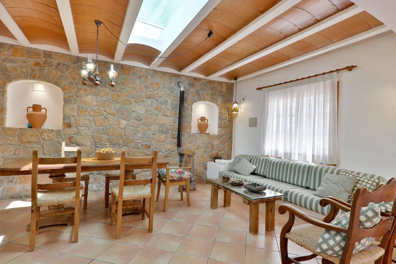Caseres Villa Santa Eularia des Riu