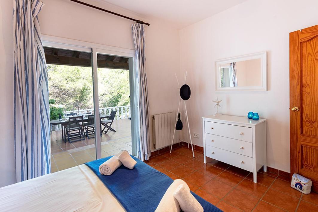 Mercedes Villa Cala Llonga (Ibiza)