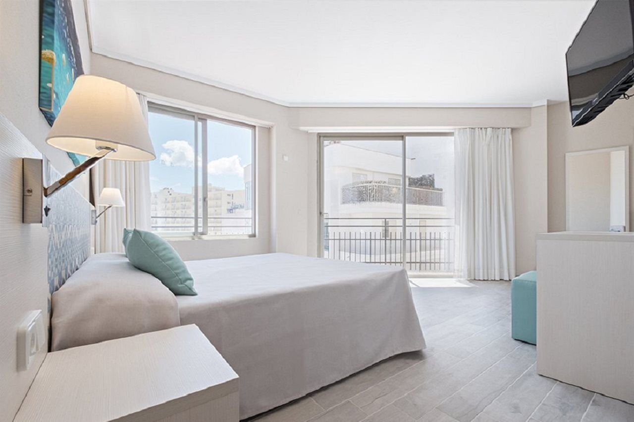 Hotel Azuline Llevant
