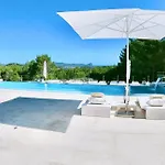 Villa Blue Rose