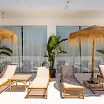 Victoria Sunset Suites