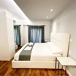 Room Near Pacha