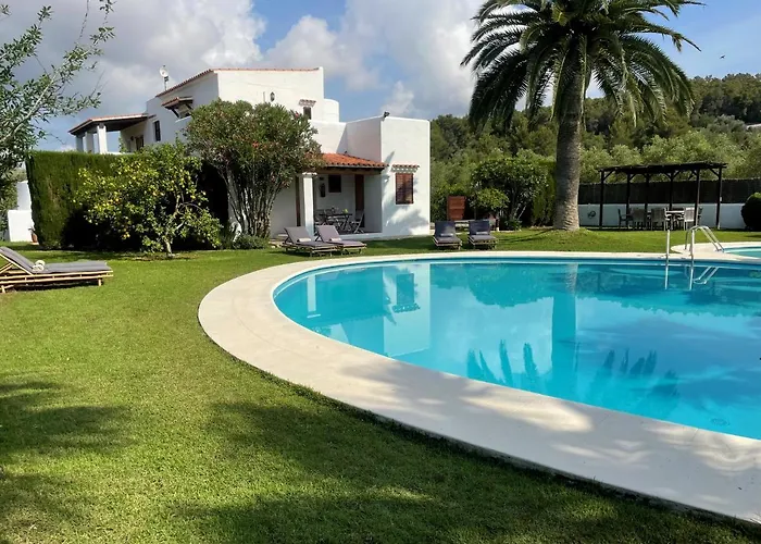 Authentic Villa With Amazing Pool
