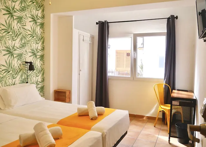 Nanit Rooms Ibiza Hostal