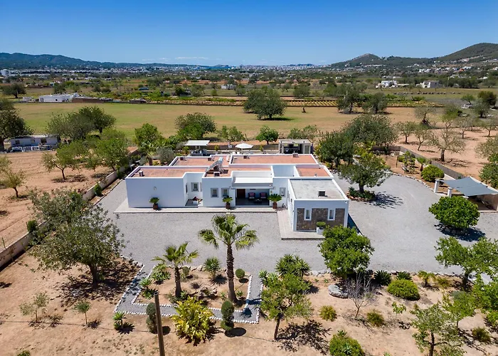 Villa Near San Antonio Sleeps 10