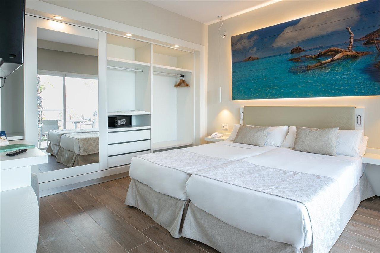 Sirenis Club Aura Hotel 4*