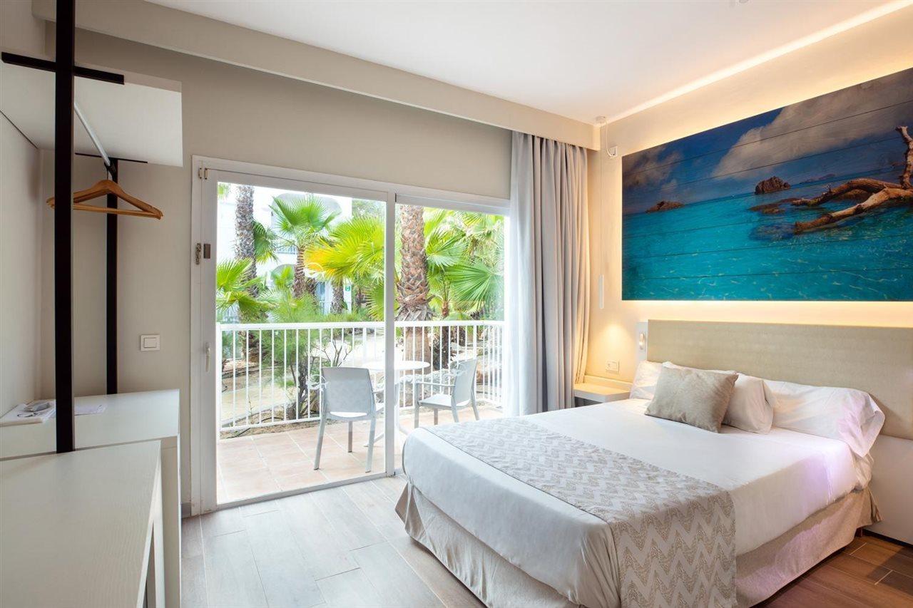 Sirenis Club Aura Hotel