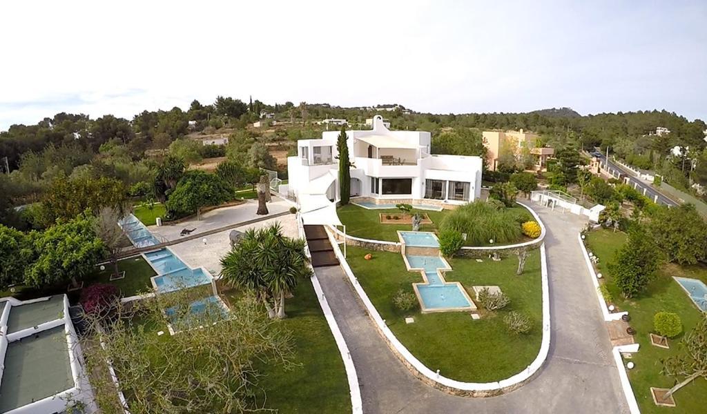 Can Flowers Villa Cala Llonga (Ibiza)
