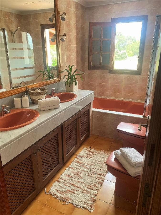 Authentic With Amazing Pool *
