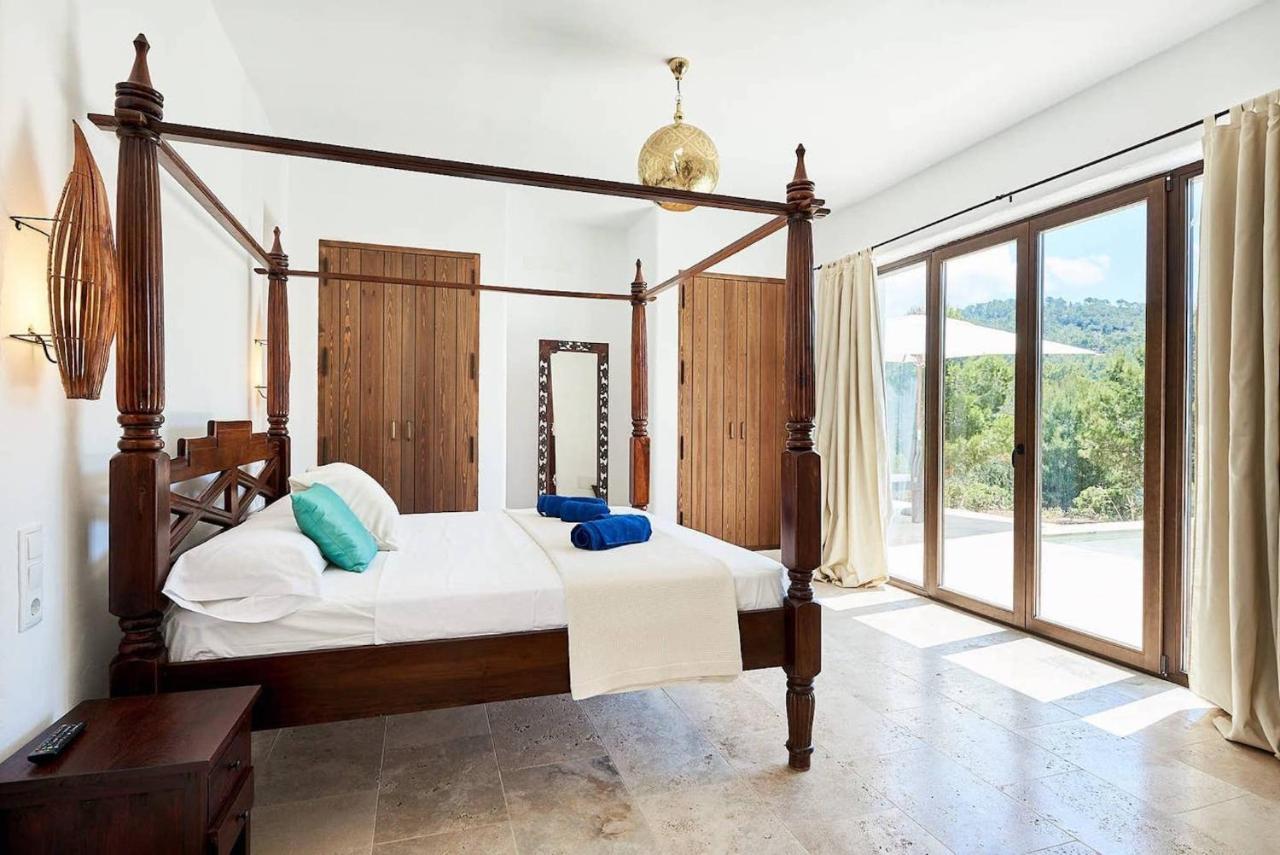 Vista De Muntanya Luxury Villa: Exclusive Beachside Retreat Villa Sant Josep de sa Talaia