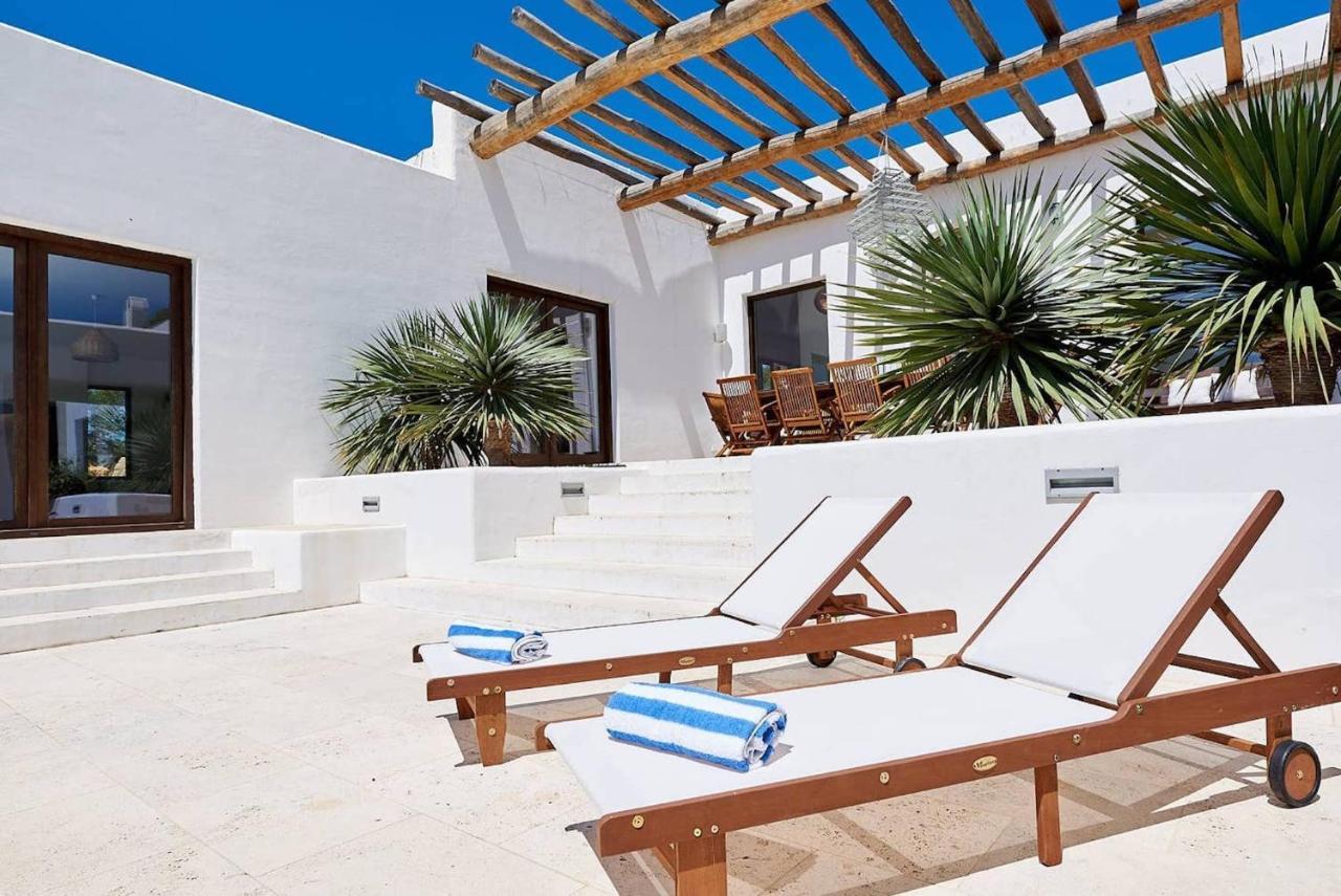 Vista De Muntanya Luxury Villa: Exclusive Beachside Retreat *