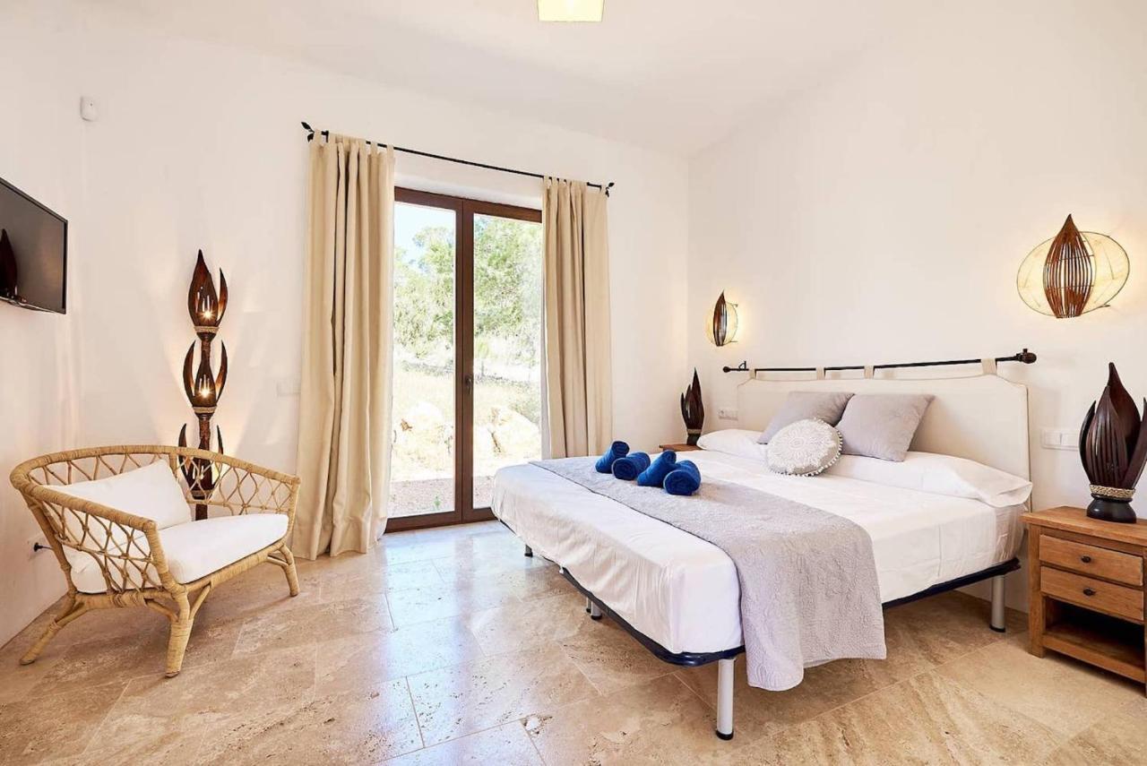 Vista De Muntanya Luxury Villa: Exclusive Beachside Retreat