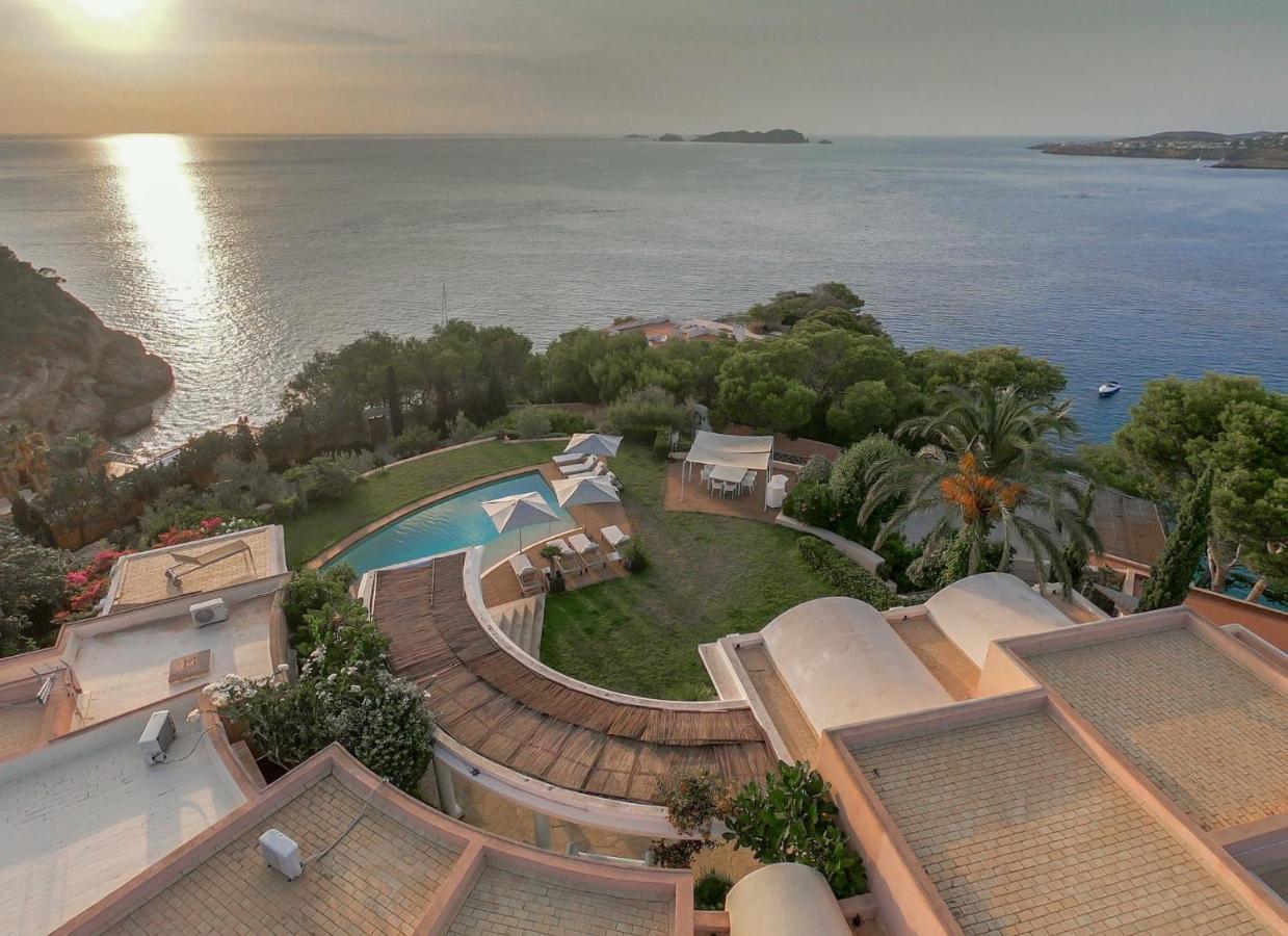 Villa Cliff-top Icarus: Beachfront Ibiza Retreat