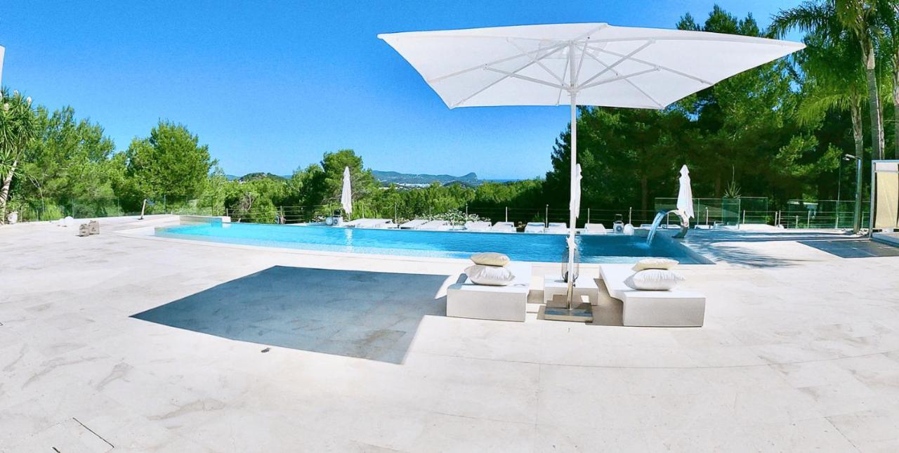 Villa Blue Rose