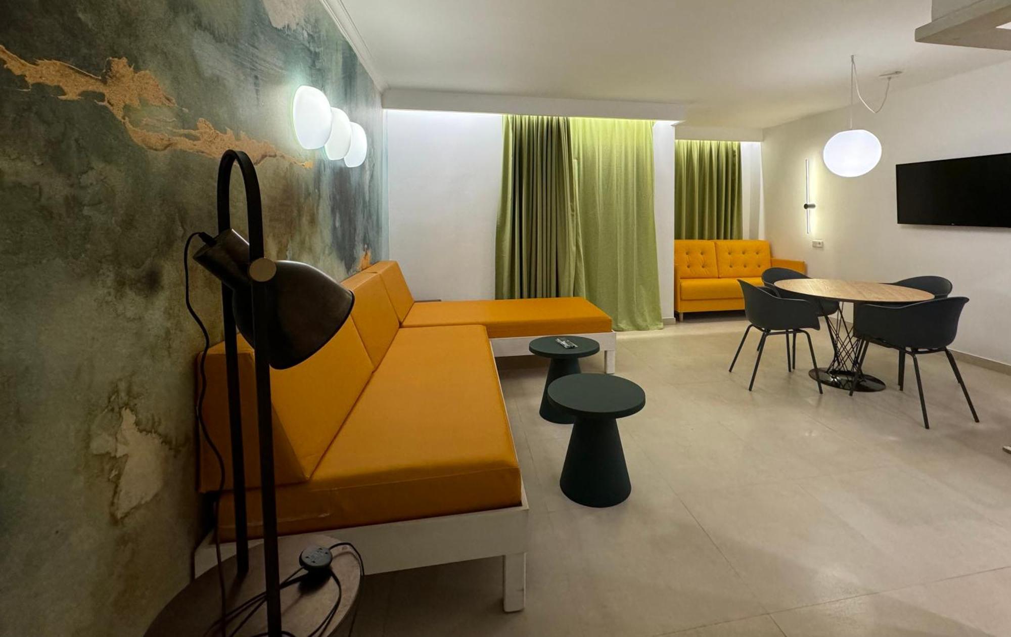 Boutique Poniente Playa San Antonio (Ibiza)