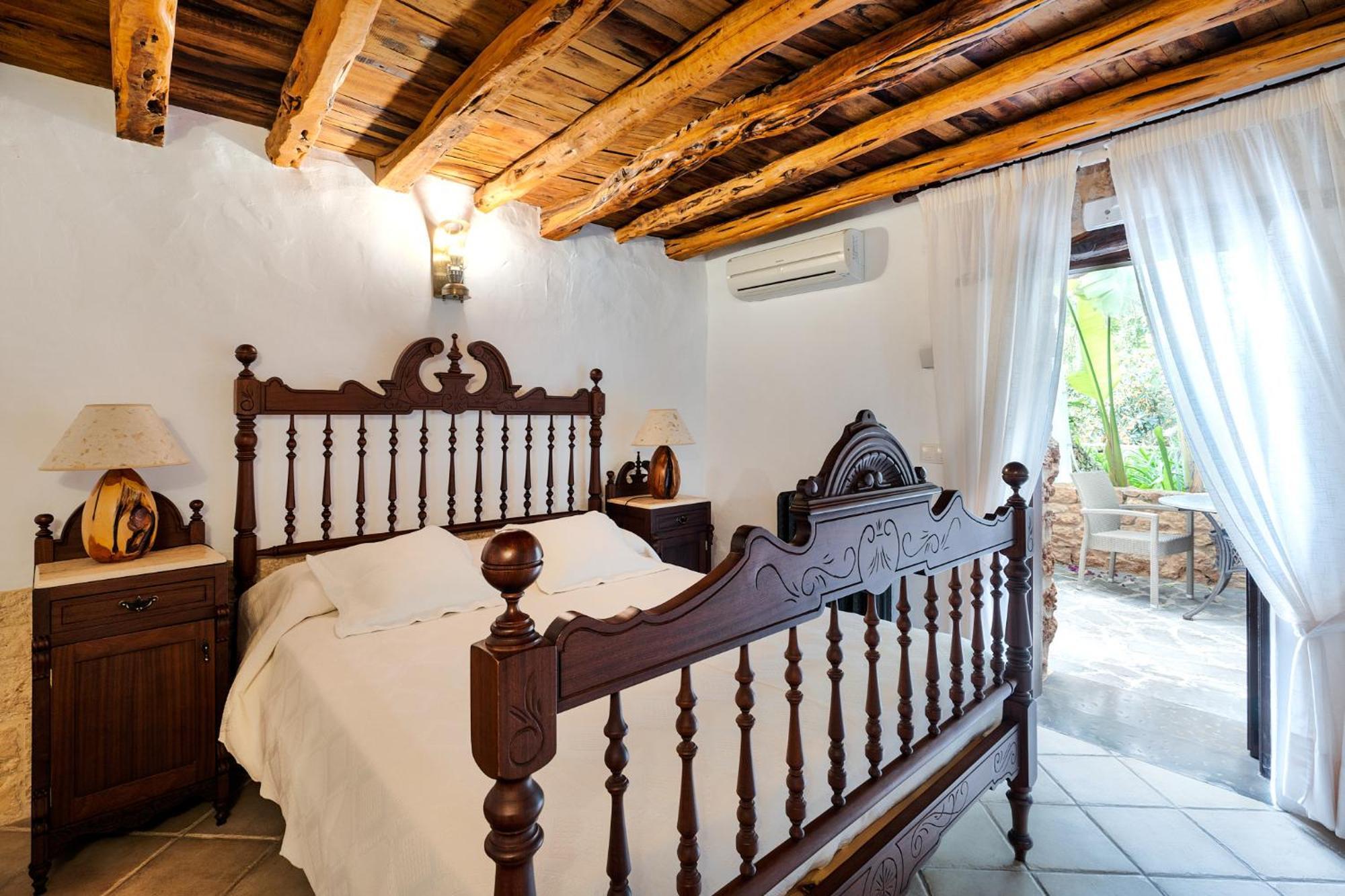 Farm stay Gall Sant Llorenc de Balafia