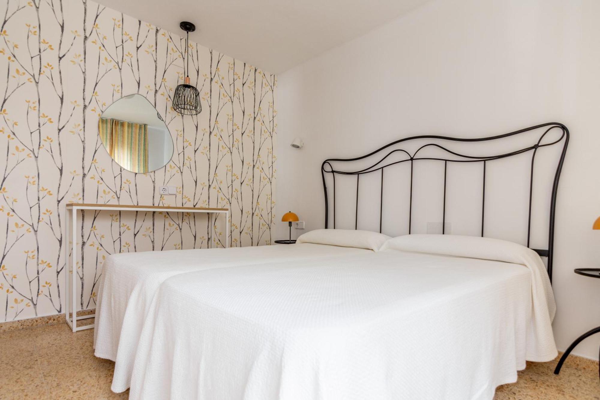 Boutique Poniente Playa San Antonio (Ibiza)