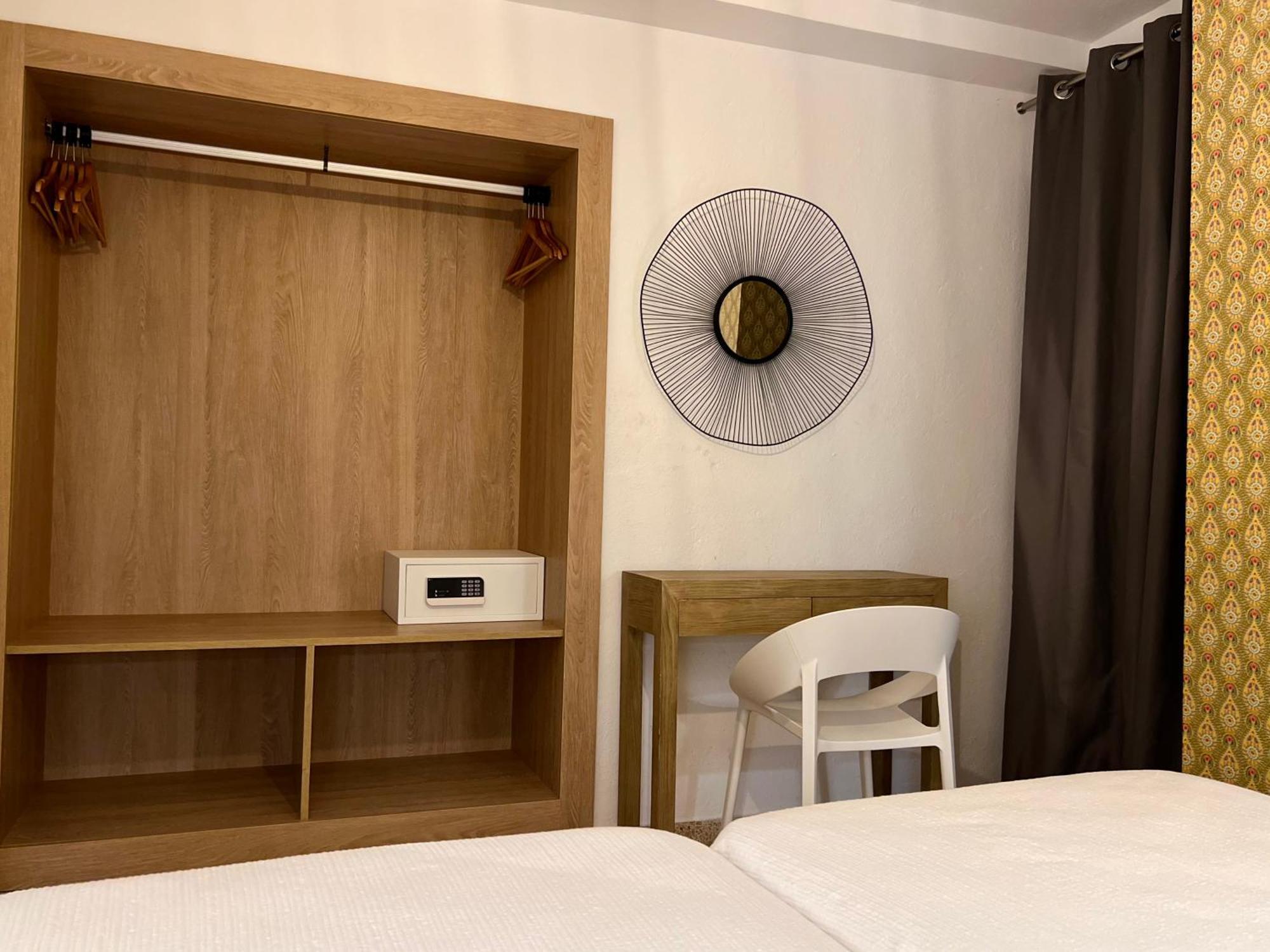 Boutique Poniente Playa Apartment