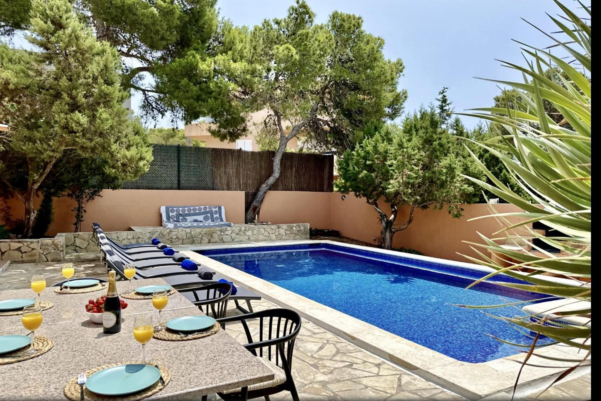 With Pool Calo Den Real Holiday home *