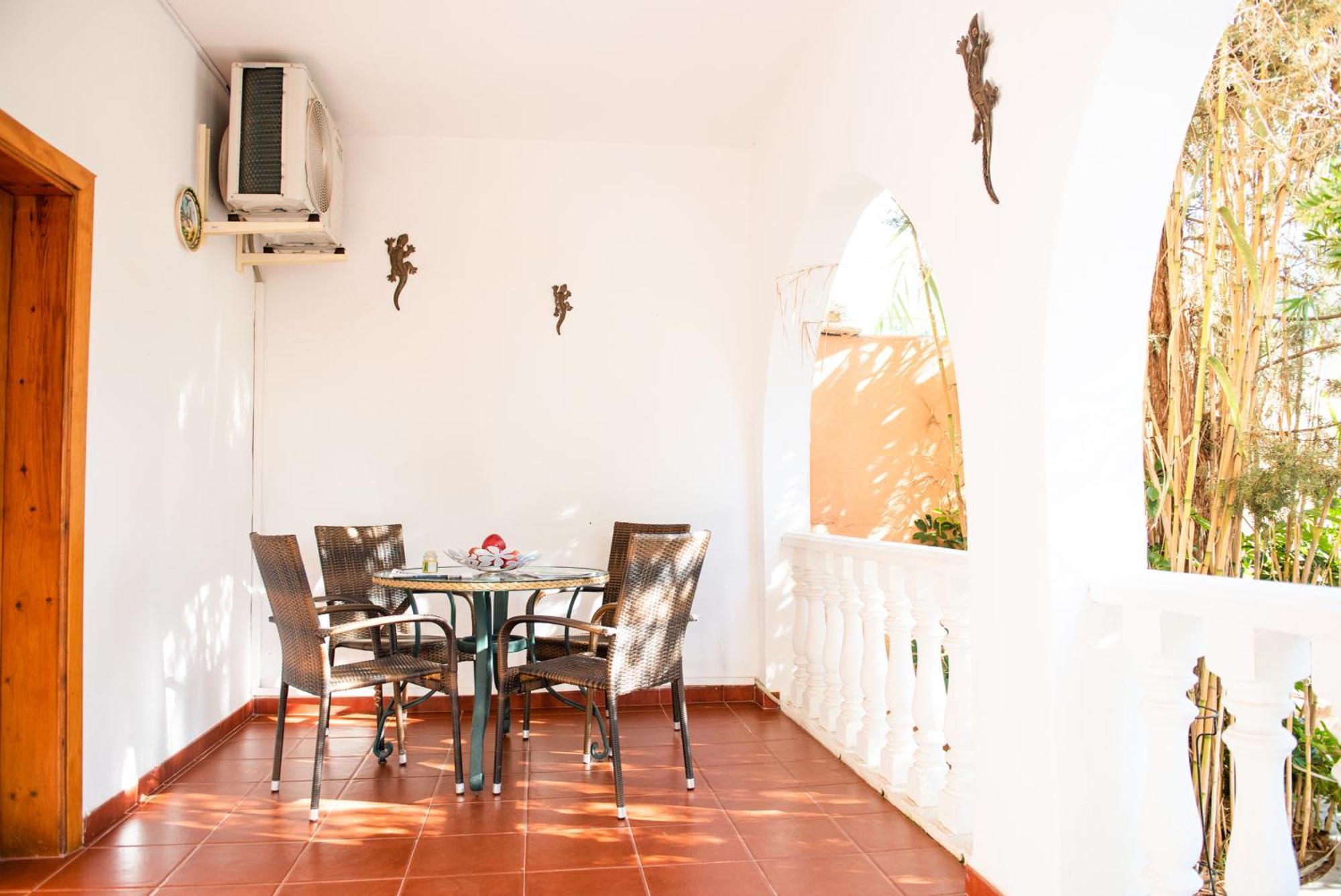 Villa In Playa Den Bossa & Ibiza Town 7min, Bbq *