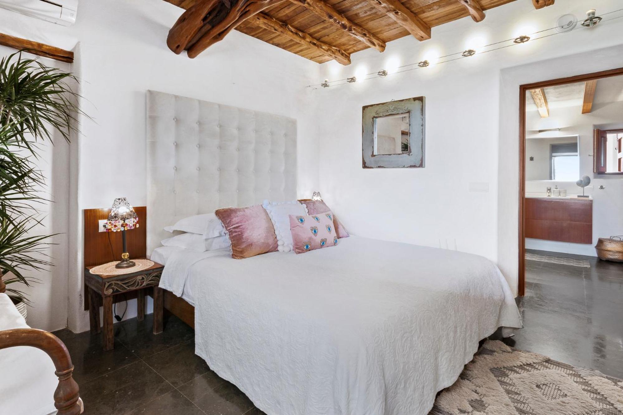Skye Country house Sant Carles de Peralta