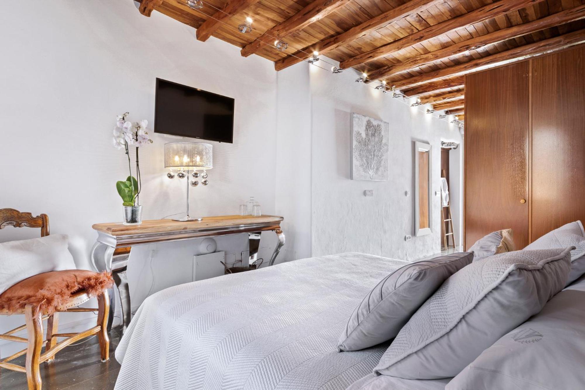 Skye Country house Sant Carles de Peralta