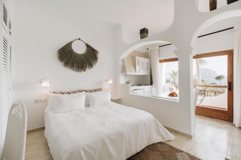 Petunia Ibiza, A Beaumier (adults Only) 5*