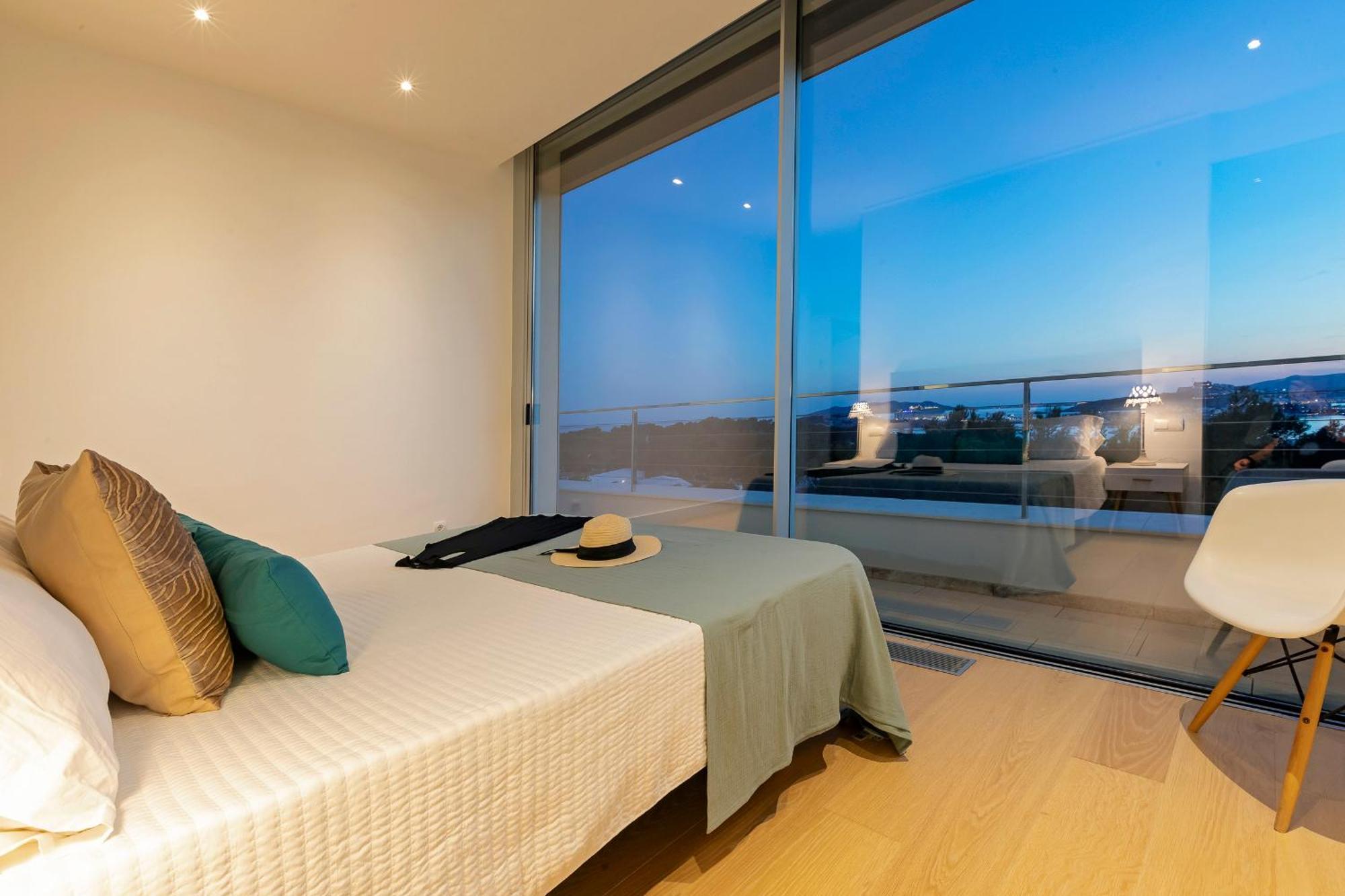 In Ibiza Town Sleeps 10 - Vue * Talamanca (Ibiza)