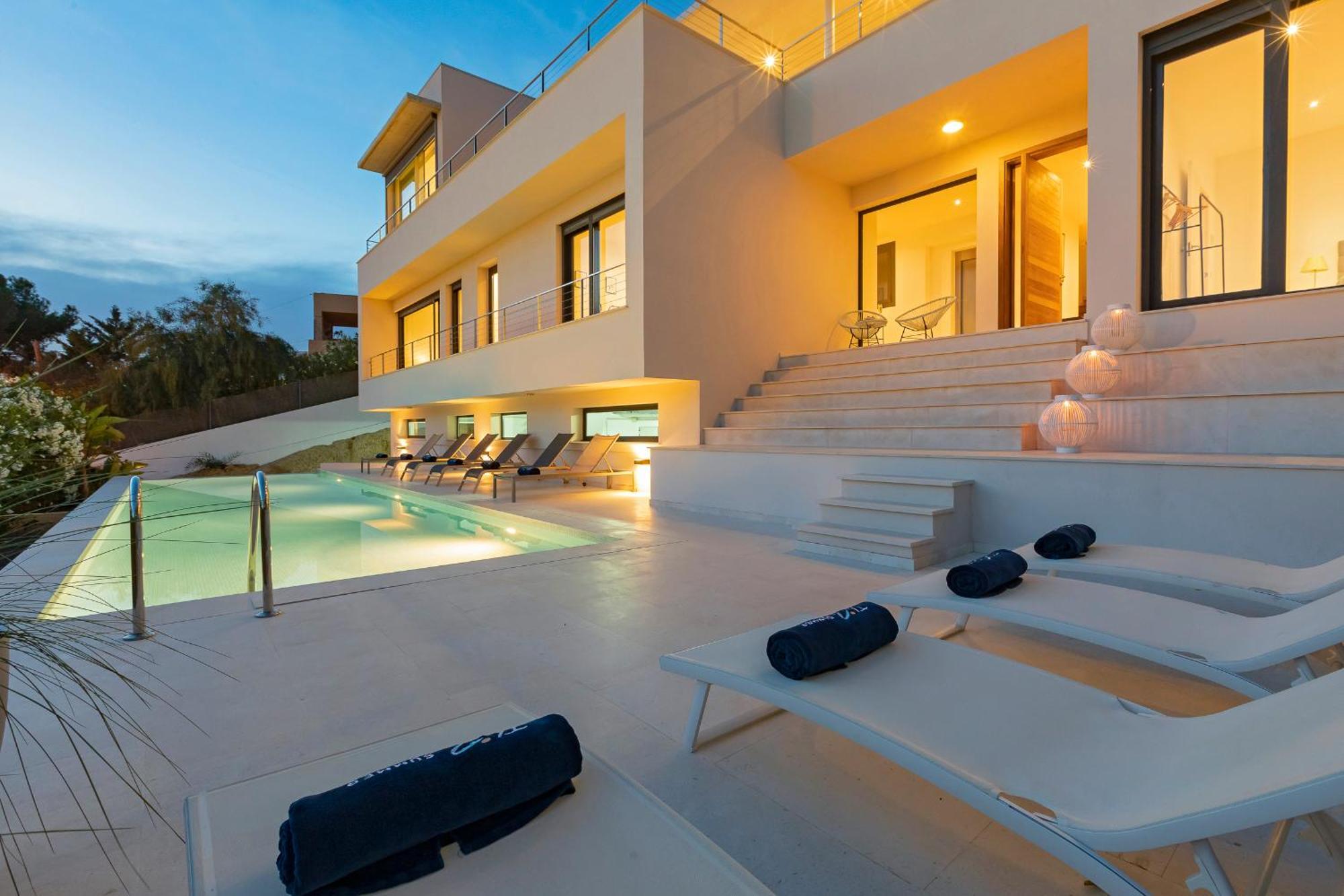 In Ibiza Town Sleeps 10 - Vue