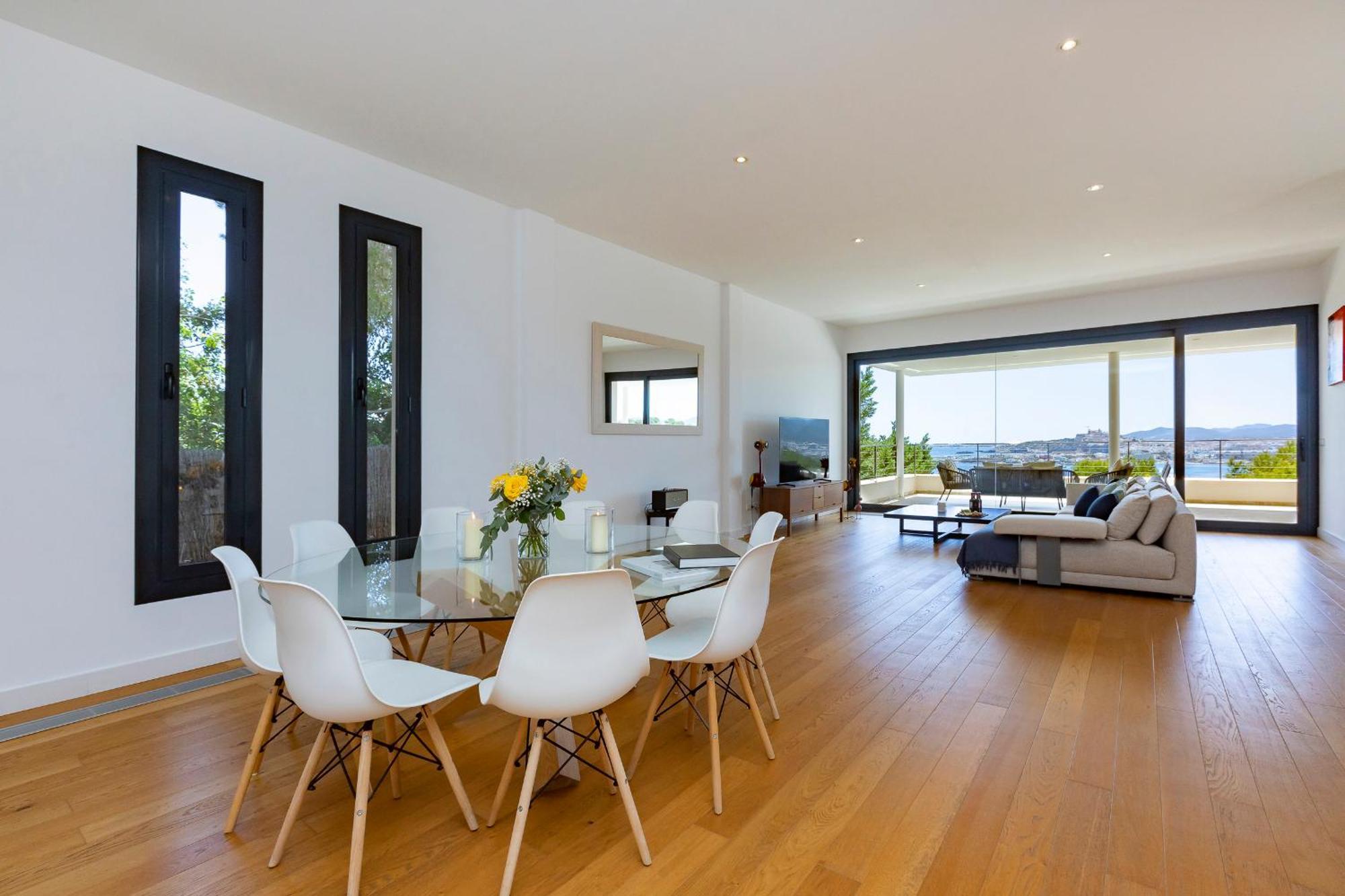 Villa In Ibiza Town Sleeps 10 - Vue *