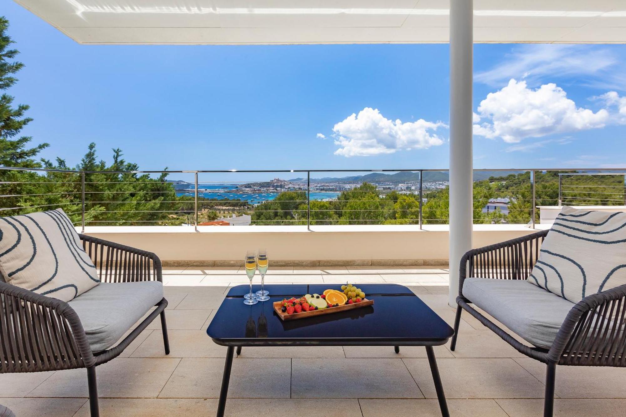 In Ibiza Town Sleeps 10 - Vue Villa *