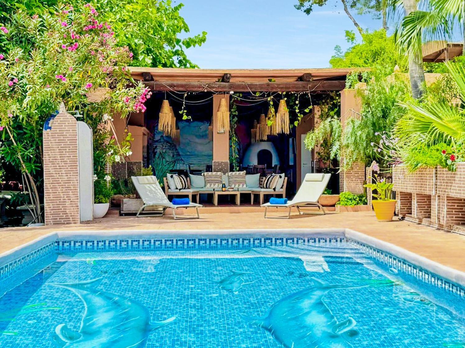In Playa Den Bossa & Ibiza Town 7min, Bbq Villa *