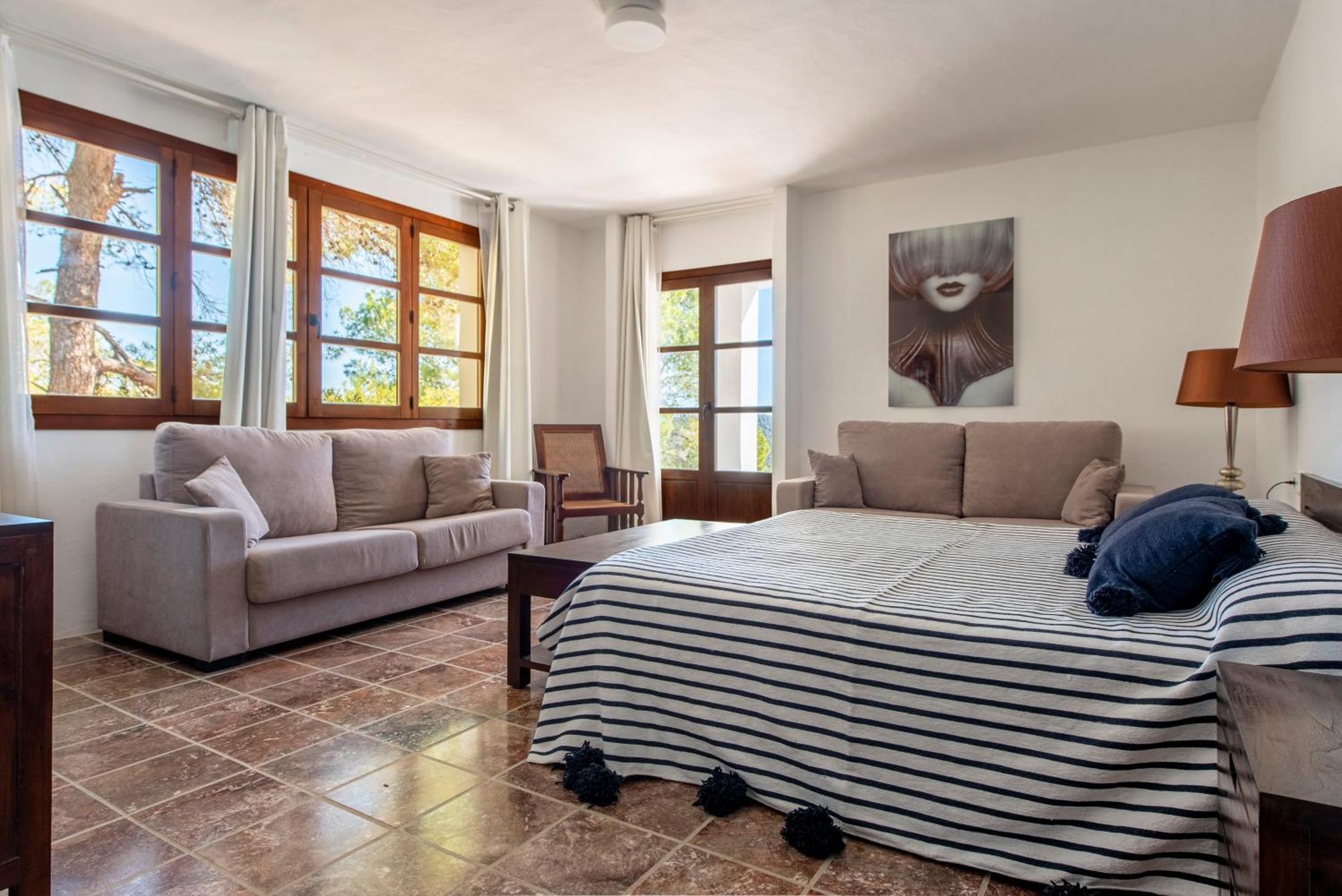 - Sleeps 14 - Pool - Garden - Sea View Sant Josep de sa Talaia