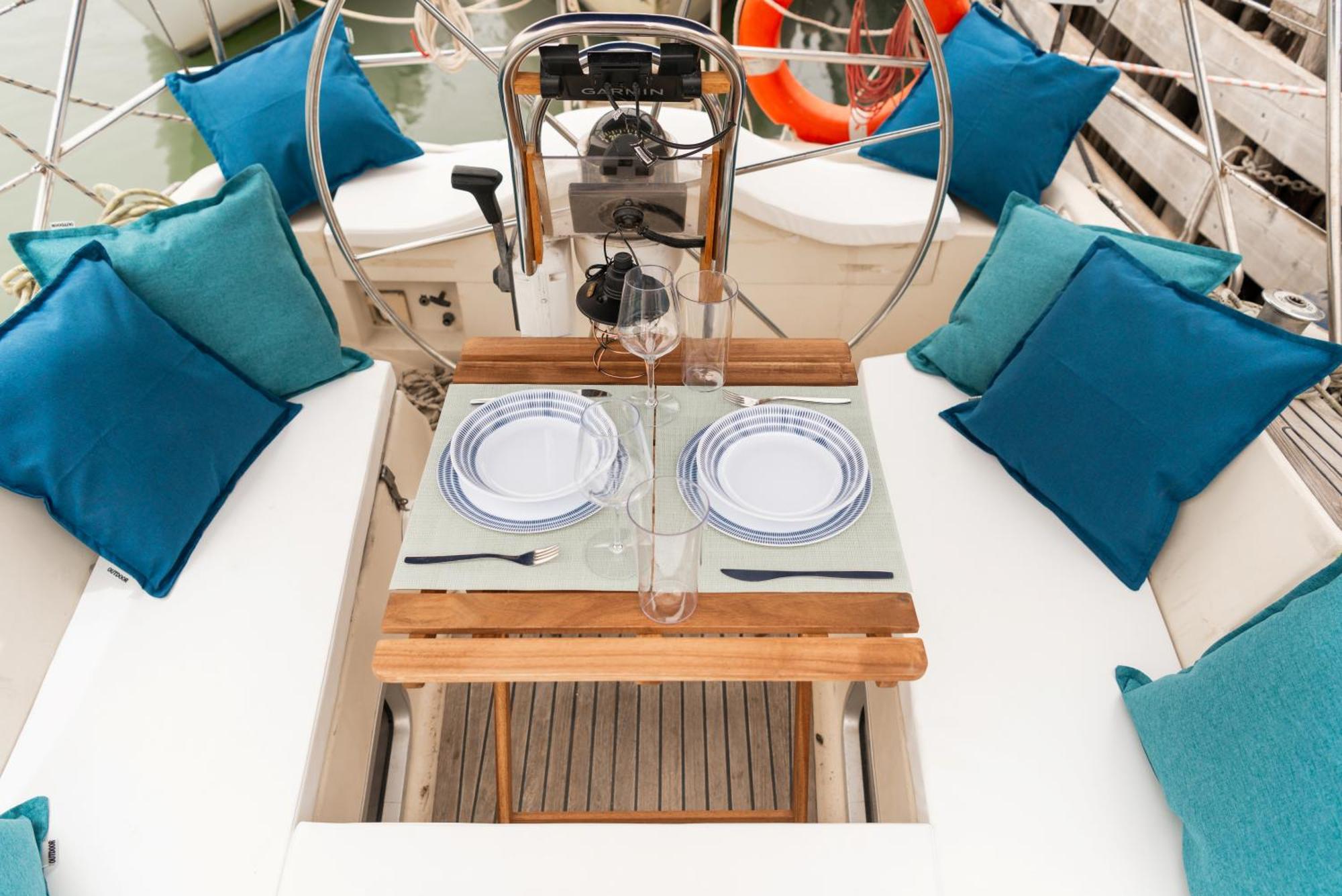 Botel Sailing Boat Ibiza - Formentera