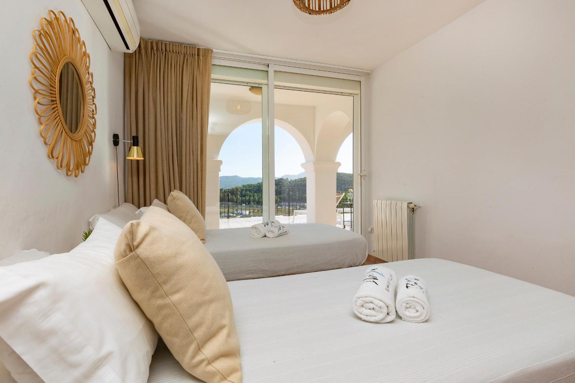 Villa Near San Antonio Sleeps 11