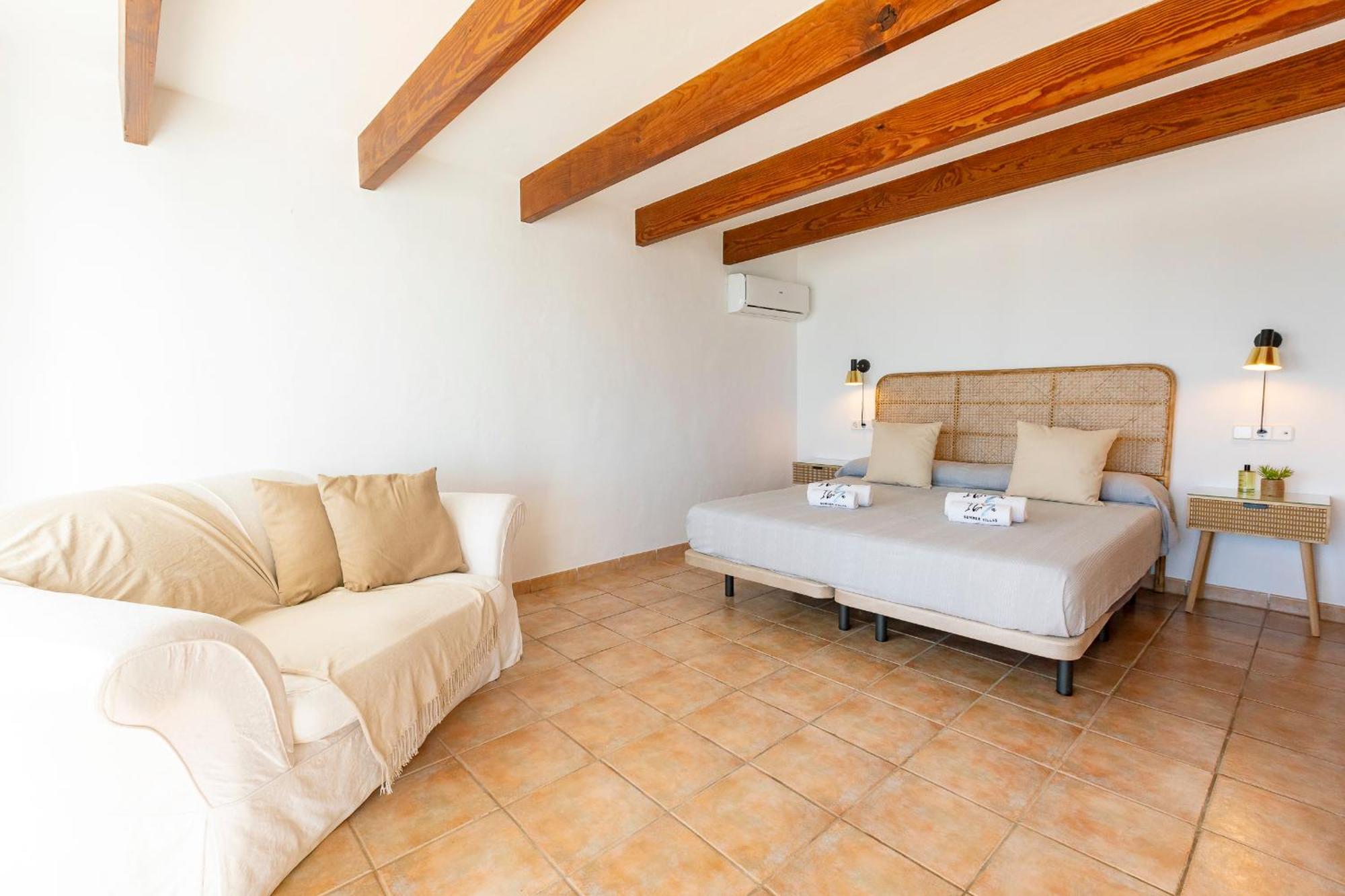 Near San Antonio Sleeps 11 Villa *