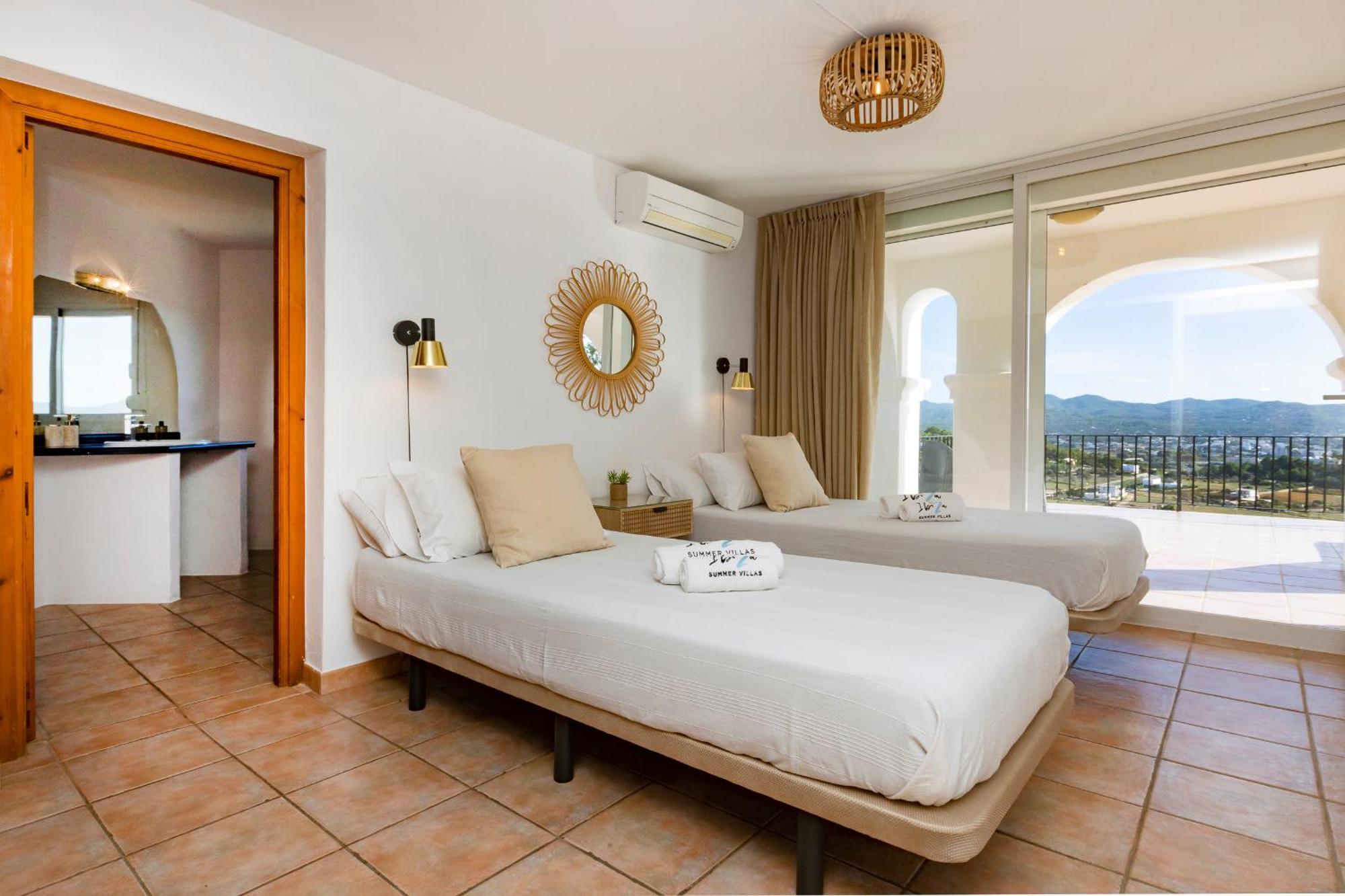 Near San Antonio Sleeps 11 *