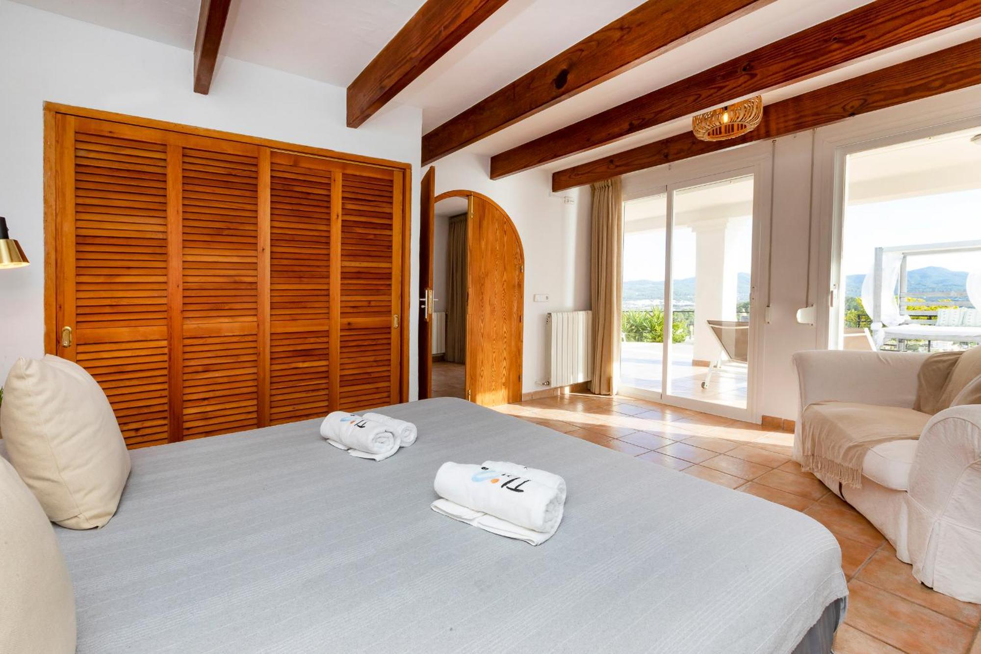 Near San Antonio Sleeps 11 Villa