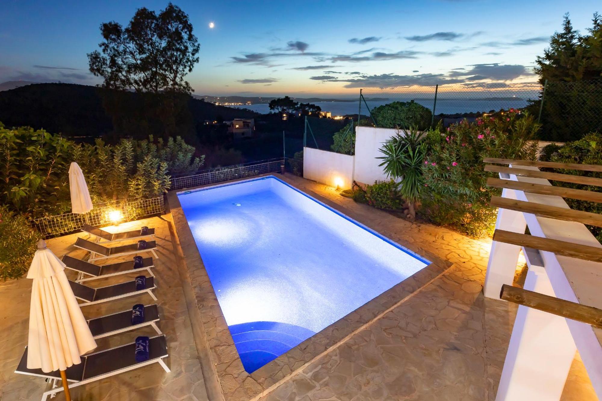 Villa Near San Antonio Sleeps 11