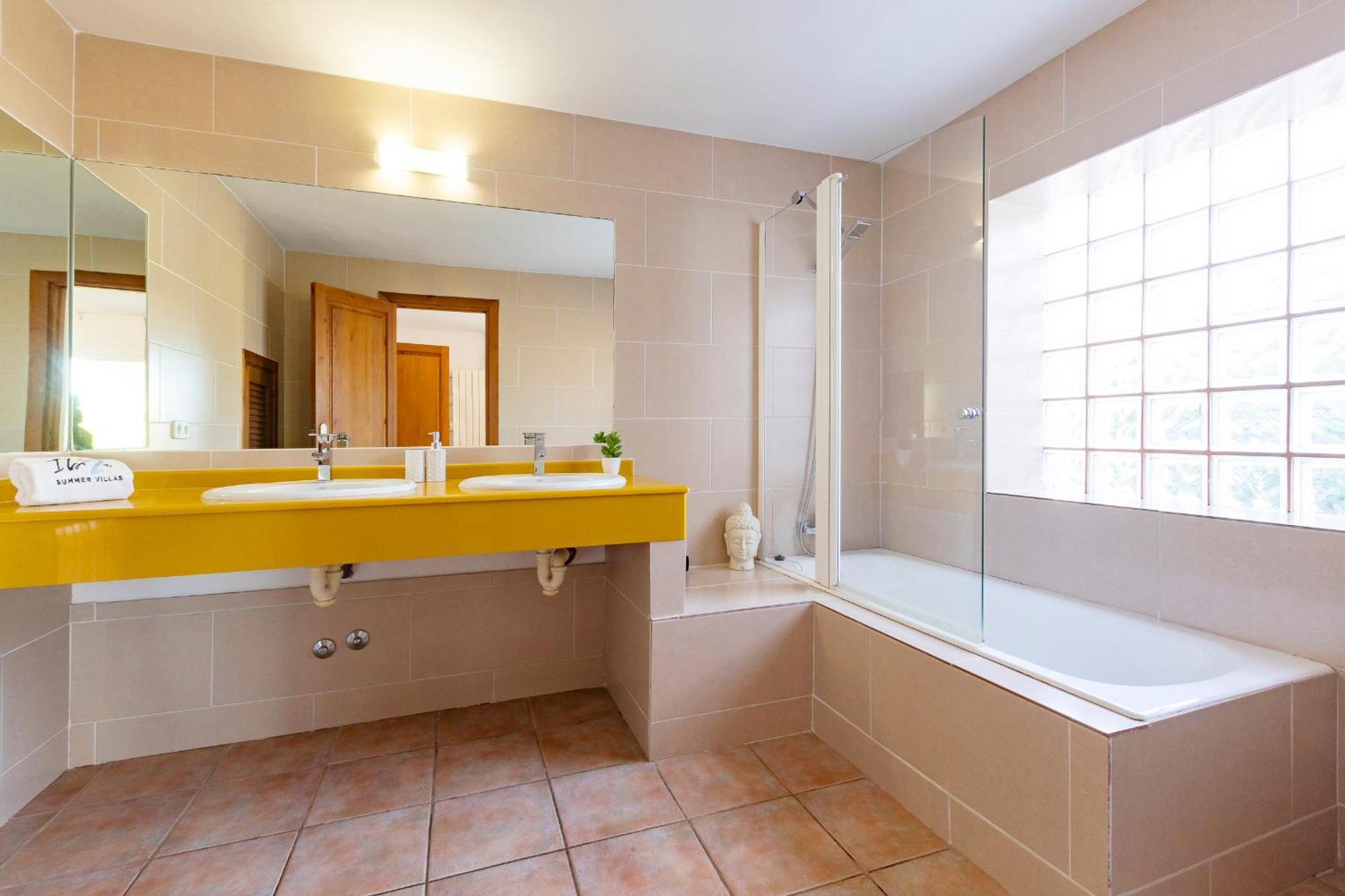 Near San Antonio Sleeps 11 Villa *
