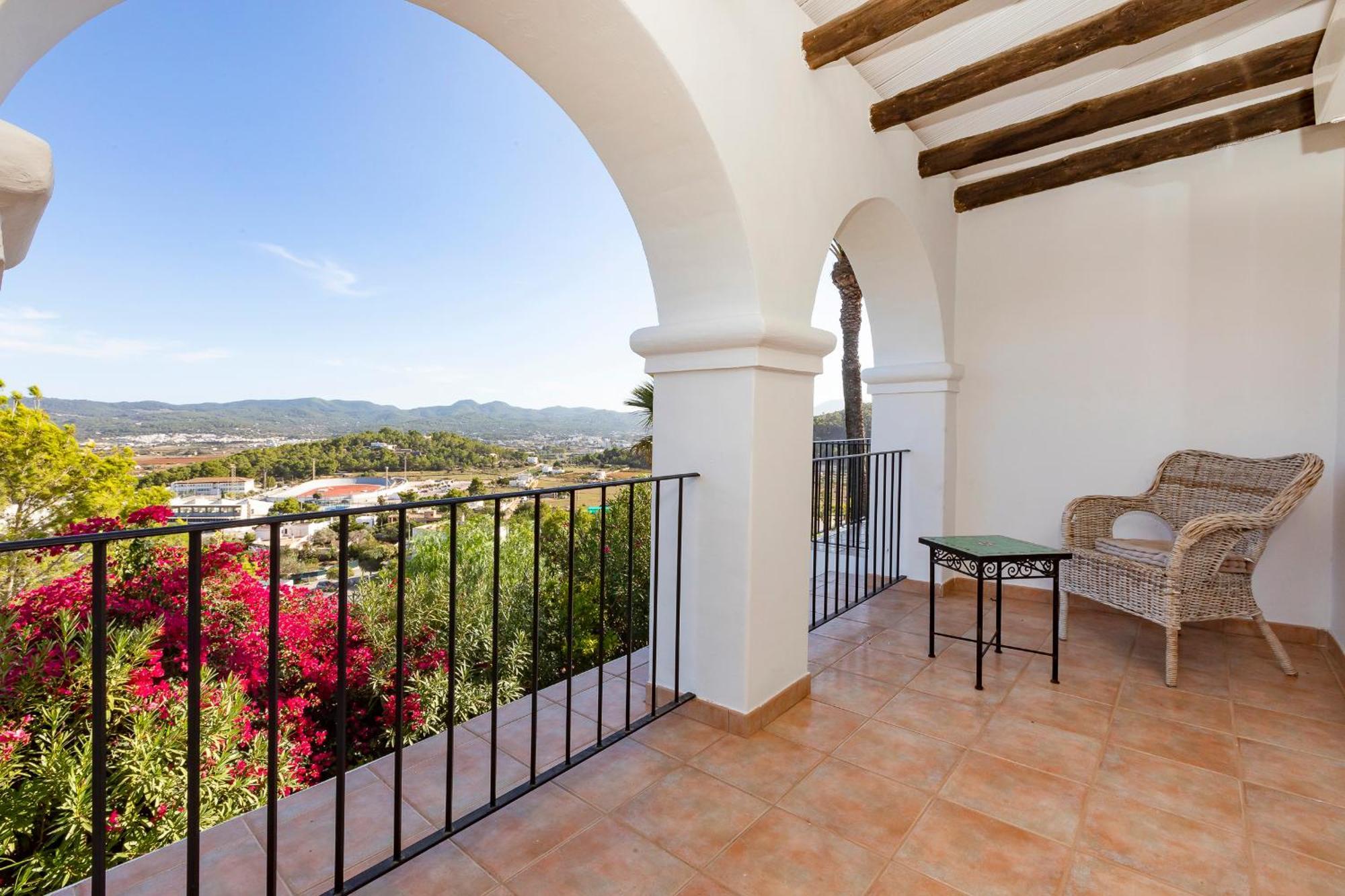 Near San Antonio Sleeps 11 *
