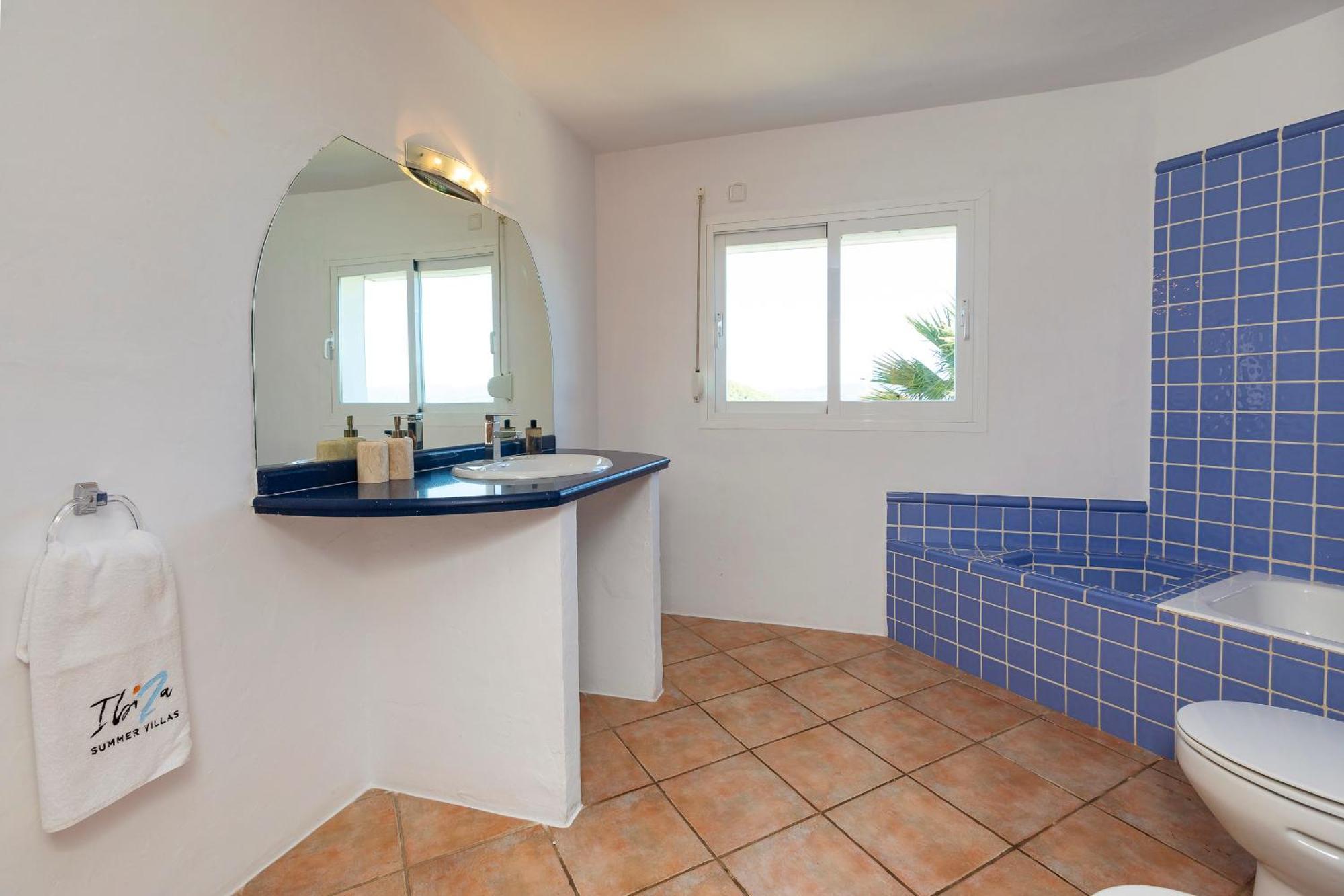 Villa Near San Antonio Sleeps 11