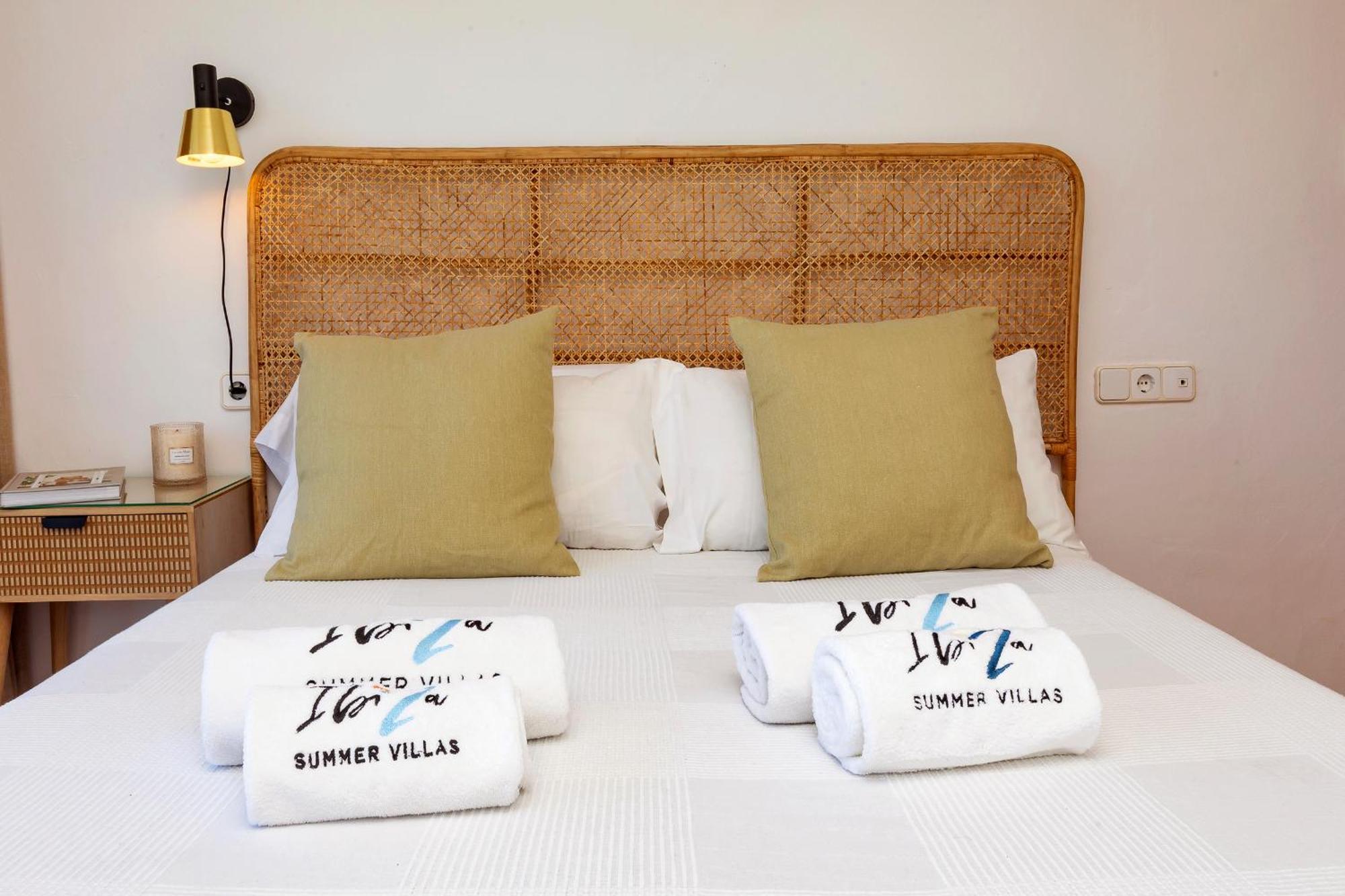 Near San Antonio Sleeps 11 Villa San Antonio Abad